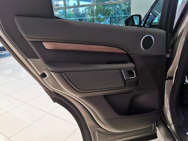 ディスカバリー ＨＳＥ　禁煙車　１オナ　黒革　シートＨ　ＭＥＲＩＤＩＡＮ　２０ＡＷ　インタラクティブドライバーディスプレイ　ＡＣＣ　ＬＥＤヘッドライト　電動調整ステアリングコラム　サラウンドカメラ　フロントフォグランプ（46枚目）