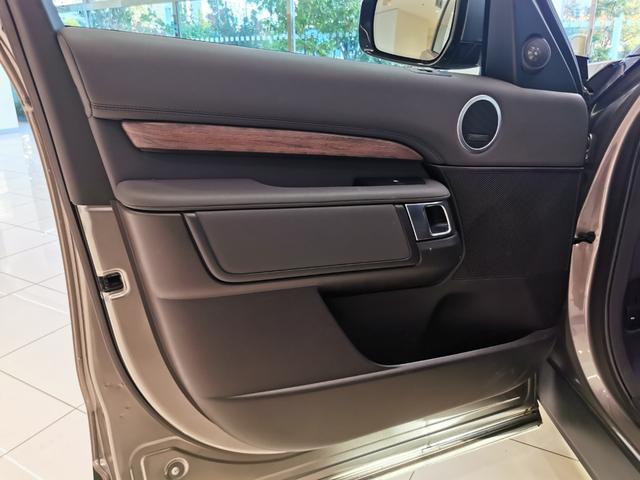 ディスカバリー ＨＳＥ　禁煙車　１オナ　黒革　シートＨ　ＭＥＲＩＤＩＡＮ　２０ＡＷ　インタラクティブドライバーディスプレイ　ＡＣＣ　ＬＥＤヘッドライト　電動調整ステアリングコラム　サラウンドカメラ　フロントフォグランプ（52枚目）