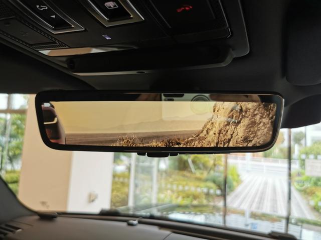 ディフェンダー 130X-ダイナミックSE D350 禁煙車 1オナ SR Aサス シートHC MERIDIAN リアシートH 20インチAW インタラクティブドライバーディスプレイ ワイヤレスデバイスチャージング クリアサイトインテリアリアビューミラー(9枚目)