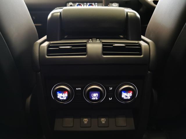 ディフェンダー 130X-ダイナミックSE D350 禁煙車 1オナ SR Aサス シートHC MERIDIAN リアシートH 20インチAW インタラクティブドライバーディスプレイ ワイヤレスデバイスチャージング クリアサイトインテリアリアビューミラー(12枚目)