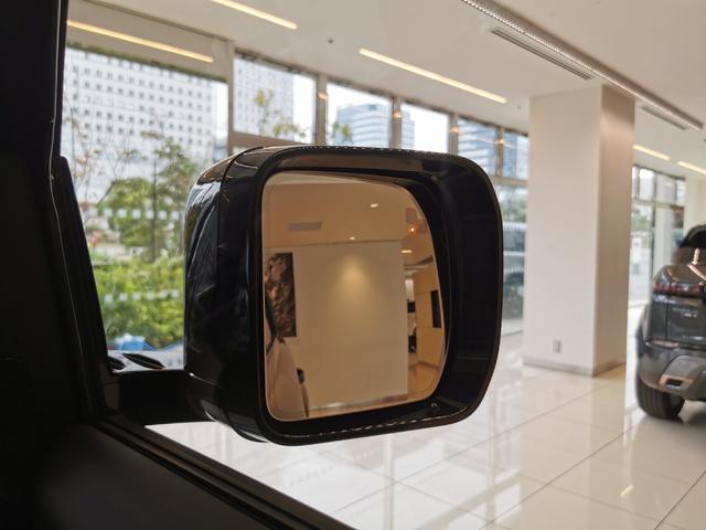 ディフェンダー 130X-ダイナミックSE D350 禁煙車 1オナ SR Aサス シートHC MERIDIAN リアシートH 20インチAW インタラクティブドライバーディスプレイ ワイヤレスデバイスチャージング クリアサイトインテリアリアビューミラー(17枚目)