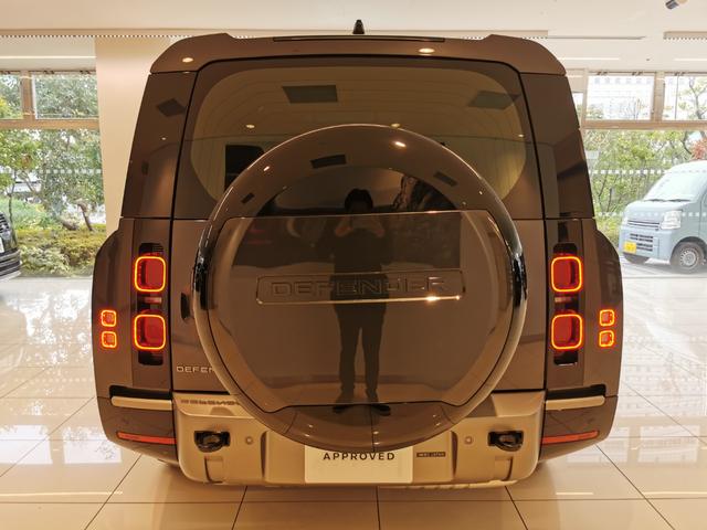 ディフェンダー 130X-ダイナミックSE D350 禁煙車 1オナ SR Aサス シートHC MERIDIAN リアシートH 20インチAW インタラクティブドライバーディスプレイ ワイヤレスデバイスチャージング クリアサイトインテリアリアビューミラー(25枚目)
