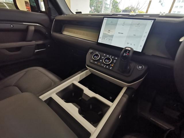 ディフェンダー 130X-ダイナミックSE D350 禁煙車 1オナ SR Aサス シートHC MERIDIAN リアシートH 20インチAW インタラクティブドライバーディスプレイ ワイヤレスデバイスチャージング クリアサイトインテリアリアビューミラー(38枚目)