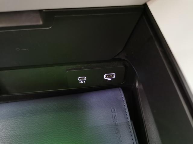 ディフェンダー 130X-ダイナミックSE D350 禁煙車 1オナ SR Aサス シートHC MERIDIAN リアシートH 20インチAW インタラクティブドライバーディスプレイ ワイヤレスデバイスチャージング クリアサイトインテリアリアビューミラー(43枚目)