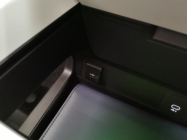 ディフェンダー 130X-ダイナミックSE D350 禁煙車 1オナ SR Aサス シートHC MERIDIAN リアシートH 20インチAW インタラクティブドライバーディスプレイ ワイヤレスデバイスチャージング クリアサイトインテリアリアビューミラー(46枚目)