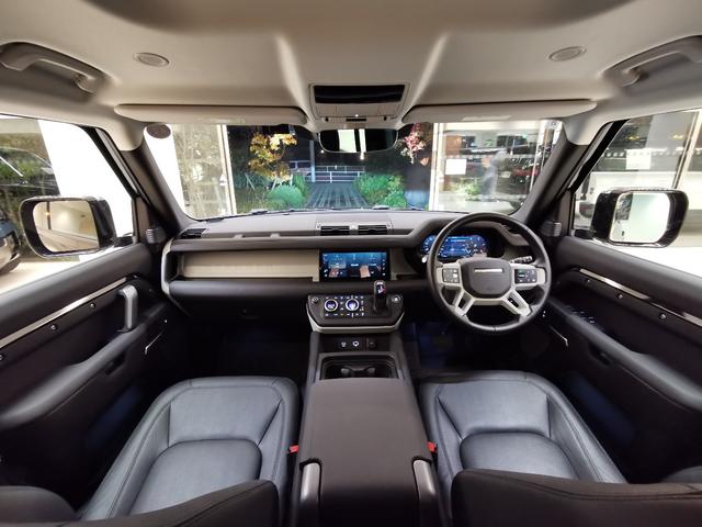 ディフェンダー カウンティエクステリアパックキュレテッドフォジャパン 禁煙車 1オナ 黒革 シートH エアサス 20インチ”スタイル9013” コールドクライメートパック タスマンブルーコントラストルーフ オールテレインタイヤ エアサスペンションパック(4枚目)