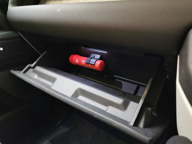 ディフェンダー カウンティエクステリアパックキュレテッドフォジャパン 禁煙車 1オナ 黒革 シートH エアサス 20インチ”スタイル9013” コールドクライメートパック タスマンブルーコントラストルーフ オールテレインタイヤ エアサスペンションパック(49枚目)