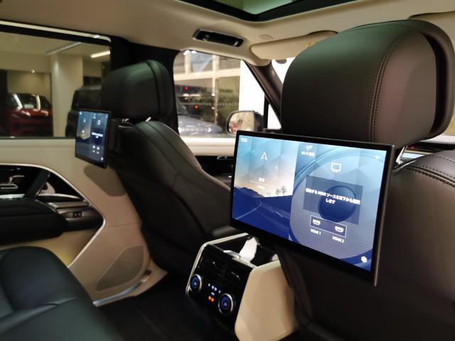 レンジローバー HSE P530 ロングホイールベース 禁煙車 1オナ 黒革 SR 電ステ MERIDIAN HUD 全席シートH&C プレミアムアップグレードインテリアパック 11.4インチリアシートエンターテインメント 4ゾーンクライメートコントロール(3枚目)