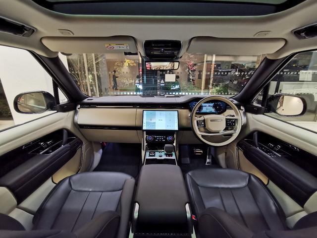 レンジローバー HSE P530 ロングホイールベース 禁煙車 1オナ 黒革 SR 電ステ MERIDIAN HUD 全席シートH&C プレミアムアップグレードインテリアパック 11.4インチリアシートエンターテインメント 4ゾーンクライメートコントロール(5枚目)