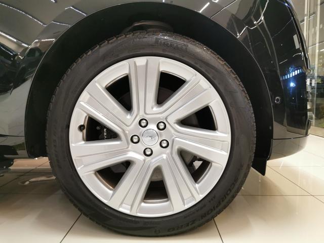 レンジローバー HSE P530 ロングホイールベース 禁煙車 1オナ 黒革 SR 電ステ MERIDIAN HUD 全席シートH&C プレミアムアップグレードインテリアパック 11.4インチリアシートエンターテインメント 4ゾーンクライメートコントロール(9枚目)