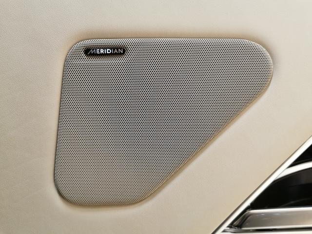 レンジローバー HSE P530 ロングホイールベース 禁煙車 1オナ 黒革 SR 電ステ MERIDIAN HUD 全席シートH&C プレミアムアップグレードインテリアパック 11.4インチリアシートエンターテインメント 4ゾーンクライメートコントロール(11枚目)