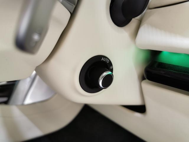 レンジローバー HSE P530 ロングホイールベース 禁煙車 1オナ 黒革 SR 電ステ MERIDIAN HUD 全席シートH&C プレミアムアップグレードインテリアパック 11.4インチリアシートエンターテインメント 4ゾーンクライメートコントロール(12枚目)