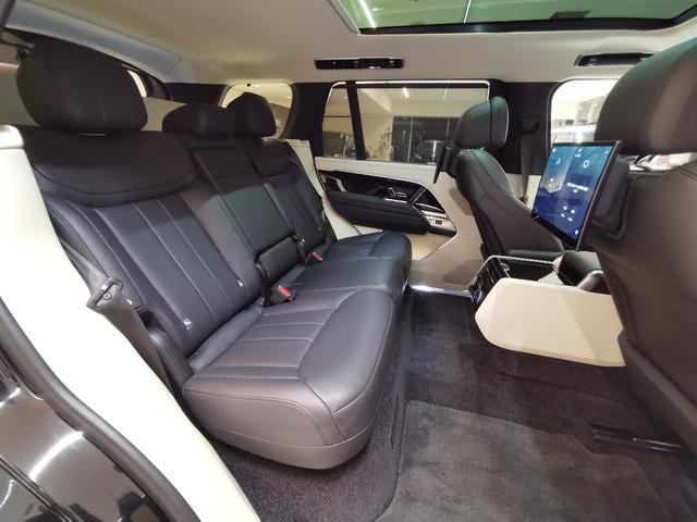 レンジローバー HSE P530 ロングホイールベース 禁煙車 1オナ 黒革 SR 電ステ MERIDIAN HUD 全席シートH&C プレミアムアップグレードインテリアパック 11.4インチリアシートエンターテインメント 4ゾーンクライメートコントロール(34枚目)