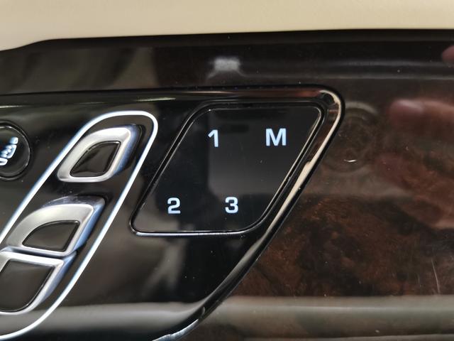 レンジローバー オートバイオグラフィー 525PS 禁煙車 1オナ 白革 SR シートH&C MERIDIAN 22インチAW インタラクティブドライバーディスプレイ ステアリングH 電動調整ステアリングコラム リアエンターテイメント シートマッサージ(11枚目)