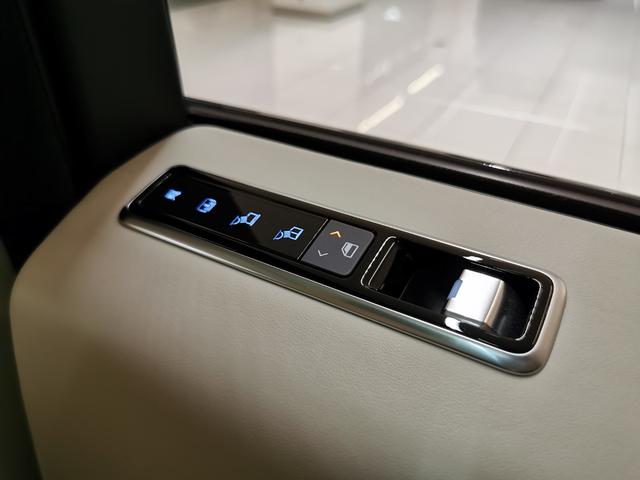 レンジローバー オートバイオグラフィー 525PS 禁煙車 1オナ 白革 SR シートH&C MERIDIAN 22インチAW インタラクティブドライバーディスプレイ ステアリングH 電動調整ステアリングコラム リアエンターテイメント シートマッサージ(42枚目)