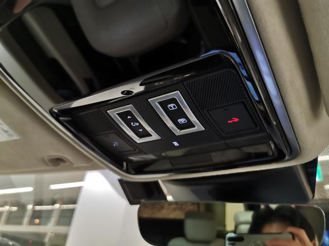 レンジローバー オートバイオグラフィー 525PS 禁煙車 1オナ 白革 SR シートH&C MERIDIAN 22インチAW インタラクティブドライバーディスプレイ ステアリングH 電動調整ステアリングコラム リアエンターテイメント シートマッサージ(57枚目)