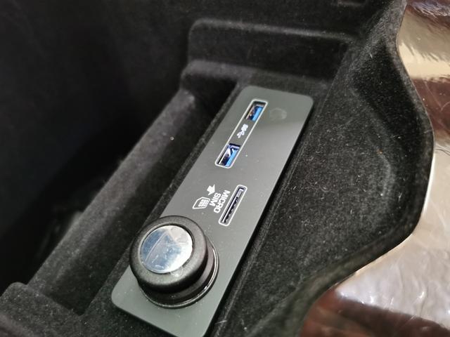 レンジローバー オートバイオグラフィー 525PS 禁煙車 1オナ 白革 SR シートH&C MERIDIAN 22インチAW インタラクティブドライバーディスプレイ ステアリングH 電動調整ステアリングコラム リアエンターテイメント シートマッサージ(62枚目)