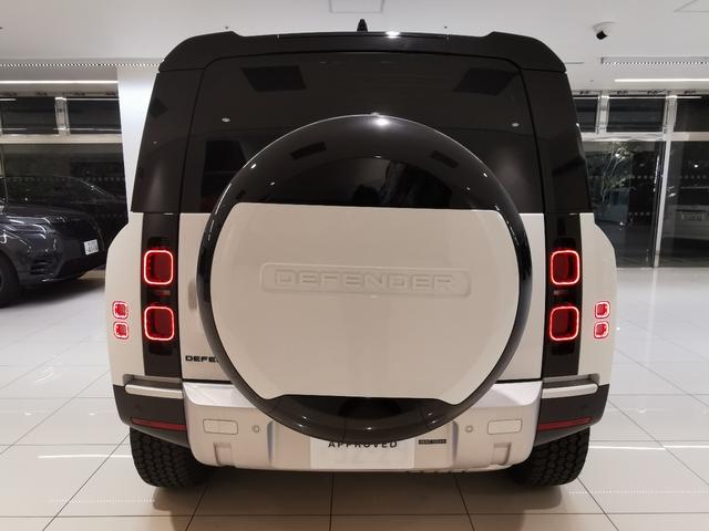 ディフェンダー １１０Ｓ　Ｄ３５０　登録済未使用車　液晶ミラー　エアサス　液晶Ｍ　１９インチアルミホイール　ブラックエクステリアパック　ブラックコントラストルーフ　ワイヤレスデバイスチャージング　ステアリングヒーター　ルーフレール（22枚目）