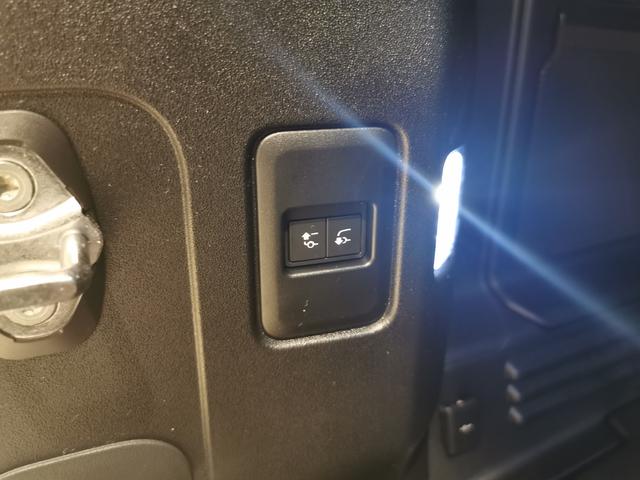 ディフェンダー １１０Ｓ　Ｄ３５０　登録済未使用車　液晶ミラー　エアサス　液晶Ｍ　１９インチアルミホイール　ブラックエクステリアパック　ブラックコントラストルーフ　ワイヤレスデバイスチャージング　ステアリングヒーター　ルーフレール（40枚目）