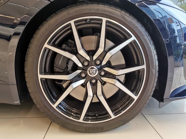 �y�Q�O�C���`�A���C�z�C�[���z����a�A���C�z�C�[���̓f�U�C�������łȂ��O���b�v�͂����サ�h���C�r���O���X�Ɋy�������̂ɂ��Ă���܂��B