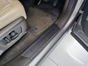 LANDROVERならではの高級感と水平性を意識したデザインになっており、無駄のないラグジュアリーな作りを実現したインテリアとなっております。