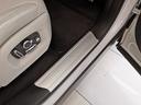 LANDROVERならではの高級感と水平性を意識したデザインになっており、無駄のないラグジュアリーな作りを実現したインテリアとなっております。