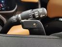 【パドルシフト】ディフェンダーではV8モデルのみ装備されるパドルシフトです。ステアリングから手を放すことなくシフトチェンジが可能な人気快適機能になります。