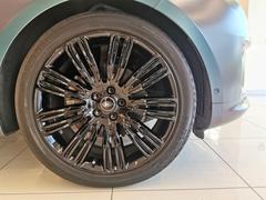 【シートヒーター＆クーラー】フロントシートに３段階調節が可能なシートヒーター＆クーラーが内蔵されております。季節を問わず重宝するオプション装備です。 5