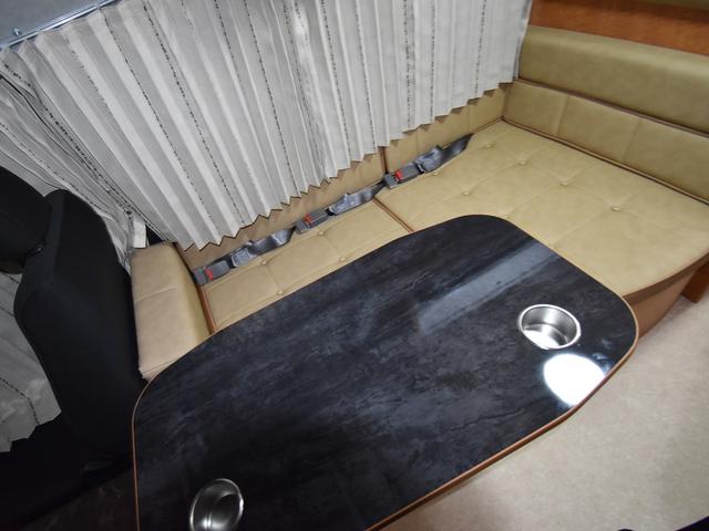 ハイエースバン 　オールインリミテッドＩＩＩ　家庭用エアコン　３サブ　２０００Ｗインバータ　前後ＵＩ製ショック　リアＵＩ製スタビ　ソーラー　ＦＦヒーター　ＭＡＸＦＡＮ　冷蔵庫　カセットコンロ　電子レンジ　２段ベッド（5枚目）