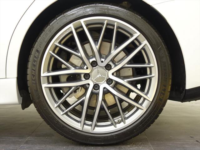 Ｃクラス Ｃ４３　４マチック　Ｂｌｕｅｔｏｏｔｈ接続　ＥＴＣ　ＬＥＤヘッドライト　ＴＶ　アイドリングストップ　クルーズコントロール　コネクテッド機能　サイドカメラ　サンルーフ・ガラスルーフ　シートエアコン　シートヒーター（11枚目）