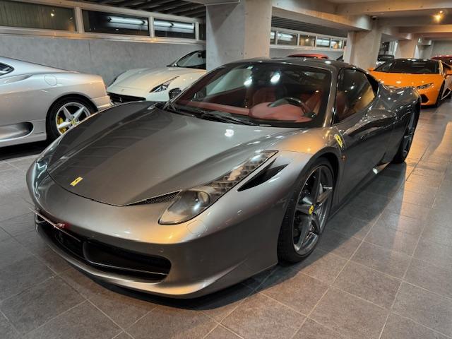 ４５８イタリア ベースグレード　並行車　無事故車　フロントリフティング　カーボンファイバー製ＬＥＤドライバーゾーン　カーボンパドルシフト　パワーシート　カーボントリム　カーボンサイドミラー　カーボンドアハンドル　カーボン紙ルプレート（2枚目）