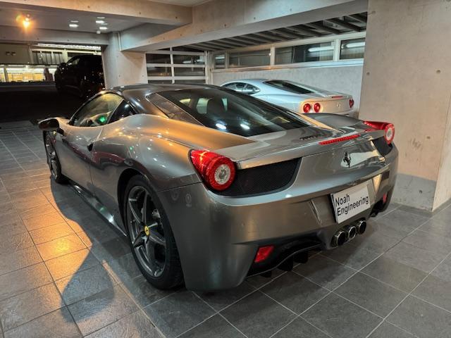 ４５８イタリア ベースグレード　並行車　無事故車　フロントリフティング　カーボンファイバー製ＬＥＤドライバーゾーン　カーボンパドルシフト　パワーシート　カーボントリム　カーボンサイドミラー　カーボンドアハンドル　カーボン紙ルプレート（5枚目）