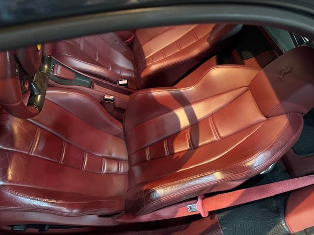 ４５８イタリア ベースグレード　並行車　無事故車　フロントリフティング　カーボンファイバー製ＬＥＤドライバーゾーン　カーボンパドルシフト　パワーシート　カーボントリム　カーボンサイドミラー　カーボンドアハンドル　カーボン紙ルプレート（8枚目）