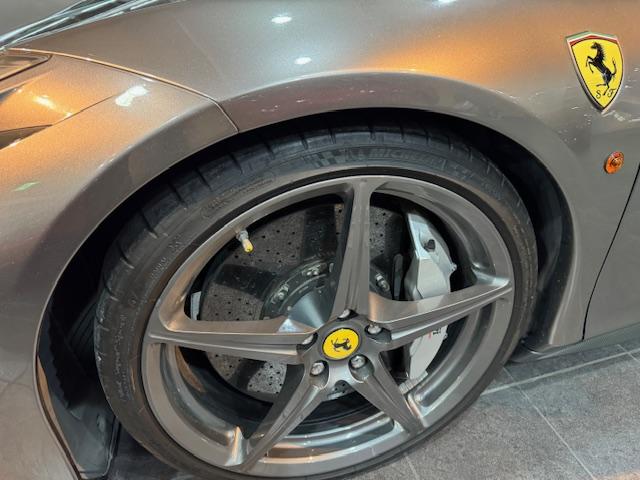 ４５８イタリア ベースグレード　並行車　無事故車　フロントリフティング　カーボンファイバー製ＬＥＤドライバーゾーン　カーボンパドルシフト　パワーシート　カーボントリム　カーボンサイドミラー　カーボンドアハンドル　カーボン紙ルプレート（10枚目）