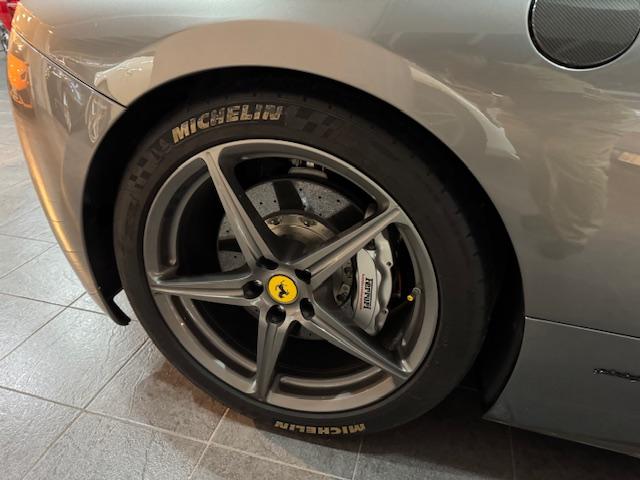 ４５８イタリア ベースグレード　並行車　無事故車　フロントリフティング　カーボンファイバー製ＬＥＤドライバーゾーン　カーボンパドルシフト　パワーシート　カーボントリム　カーボンサイドミラー　カーボンドアハンドル　カーボン紙ルプレート（13枚目）