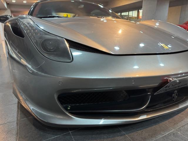 ４５８イタリア ベースグレード　並行車　無事故車　フロントリフティング　カーボンファイバー製ＬＥＤドライバーゾーン　カーボンパドルシフト　パワーシート　カーボントリム　カーボンサイドミラー　カーボンドアハンドル　カーボン紙ルプレート（15枚目）