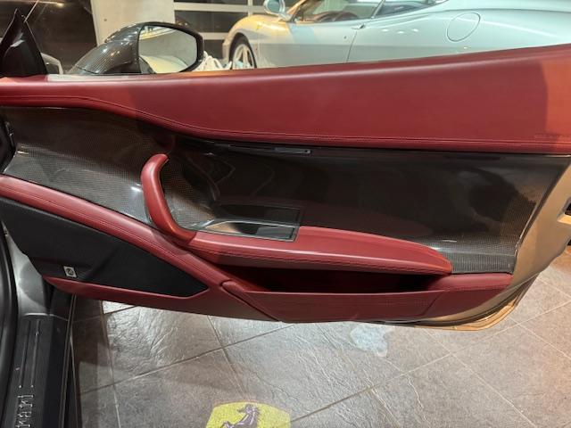 ４５８イタリア ベースグレード　並行車　無事故車　フロントリフティング　カーボンファイバー製ＬＥＤドライバーゾーン　カーボンパドルシフト　パワーシート　カーボントリム　カーボンサイドミラー　カーボンドアハンドル　カーボン紙ルプレート（24枚目）