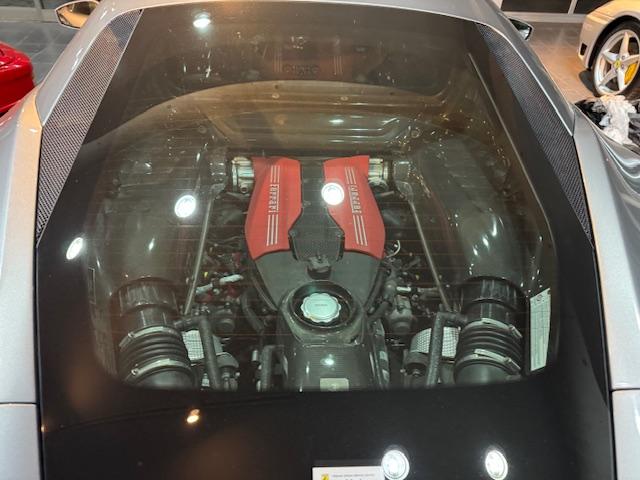 ４８８ＧＴＢ ベースグレード　サスペンションリフター　カラードイエローキャリパー　カーボンエンジンカバー　カーボンセンターブリッジ　スクーデリアフェラーリシールド　イエローレブカウンター　リアカメラ　２０インチホイール（13枚目）