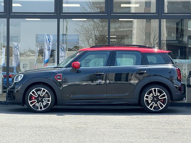 ＭＩＮＩ ジョンクーパーワークス　クロスオーバー　ＪＣＷトリム　弊社デモンストレーションカー　ジョンクーパーワークストリム　シートヒーター　１９ＡＷ　オートトランク　半革手動スポーツシート　アクティブクルーズコントロール　インテリジェントセーフティ　バックカメラ（6枚目）