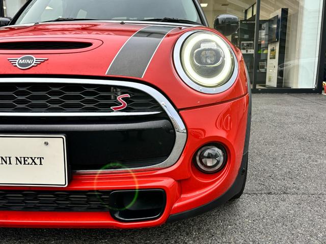 ＭＩＮＩ クーパーＳＤ　弊社下取り車　アクティブクルーズコントロール　シートヒーター　パーキングアシスト　バックカメラ　前後障害物センサー　インジェリデントセーフティー　純正前後ドライブレコーダー　黒革電動シート　オットマン（14枚目）