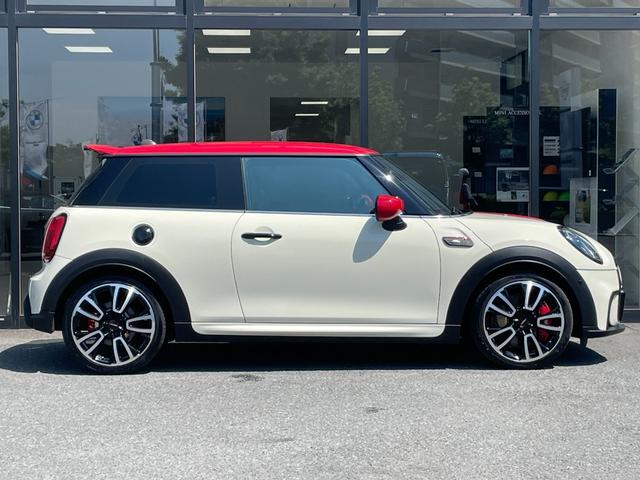 ＭＩＮＩ ジョンクーパーワークス　ジョンクーパーワークストリム　【正規認定中古車】【最長４年！全国正規ディーラー保証付／２年・走行距離無制限】ハーマンカードンスピーカー　１オーナー　バックカメラ　ＡＣＣ　ヘッドアップディスプレイ　シートヒーター　アンビエントライト（15枚目）