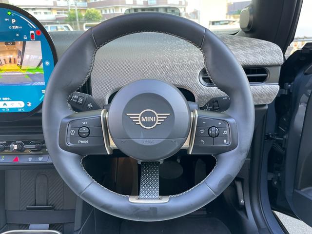 ＭＩＮＩ クーパーＳ　コンバーチブル　フェイバリット・トリム　【正規認定中古車】【全国正規ディーラー保証付／２年・走行距離無制限】弊社デモカー　ＪＣＷシート　ｈａｒｍａｎ／ｋａｒｄｏｎ　ステアリングホイール　運転席アクティブシート　アダプティブＬＥＤヘッドライト（5枚目）