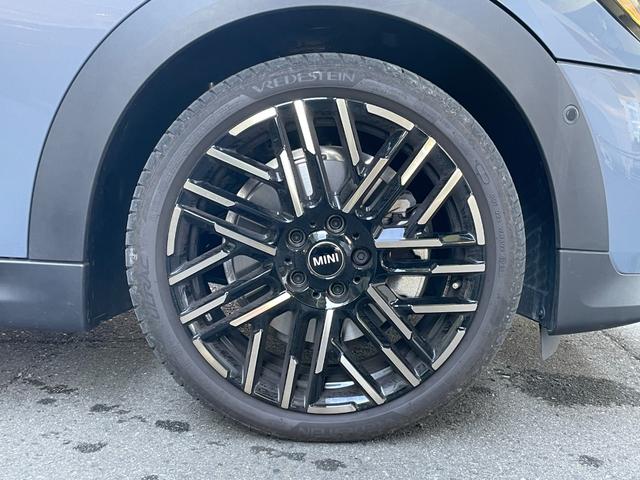 ＭＩＮＩ クーパーＳ　コンバーチブル　フェイバリット・トリム　【正規認定中古車】【全国正規ディーラー保証付／２年・走行距離無制限】弊社デモカー　ＪＣＷシート　ｈａｒｍａｎ／ｋａｒｄｏｎ　ステアリングホイール　運転席アクティブシート　アダプティブＬＥＤヘッドライト（11枚目）