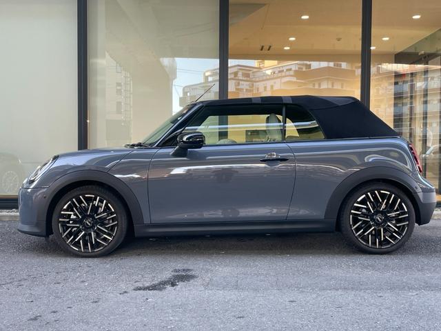 ＭＩＮＩ クーパーＳ　コンバーチブル　フェイバリット・トリム　【正規認定中古車】【全国正規ディーラー保証付／２年・走行距離無制限】弊社デモカー　ＪＣＷシート　ｈａｒｍａｎ／ｋａｒｄｏｎ　ステアリングホイール　運転席アクティブシート　アダプティブＬＥＤヘッドライト（16枚目）