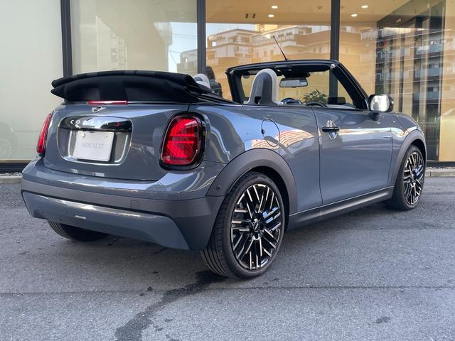 ＭＩＮＩ クーパーＳ　コンバーチブル　フェイバリット・トリム　【正規認定中古車】【全国正規ディーラー保証付／２年・走行距離無制限】弊社デモカー　ＪＣＷシート　ｈａｒｍａｎ／ｋａｒｄｏｎ　ステアリングホイール　運転席アクティブシート　アダプティブＬＥＤヘッドライト（21枚目）
