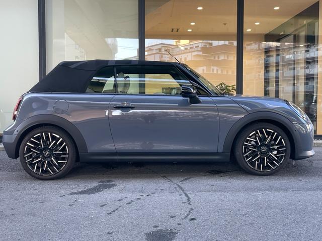 ＭＩＮＩ クーパーＳ　コンバーチブル　フェイバリット・トリム　【正規認定中古車】【全国正規ディーラー保証付／２年・走行距離無制限】弊社デモカー　ＪＣＷシート　ｈａｒｍａｎ／ｋａｒｄｏｎ　ステアリングホイール　運転席アクティブシート　アダプティブＬＥＤヘッドライト（25枚目）