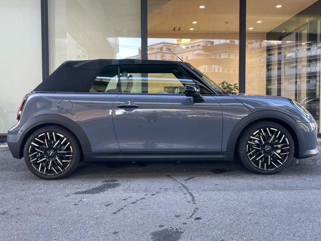 ＭＩＮＩ クーパーＳ　コンバーチブル　フェイバリット・トリム　【正規認定中古車】【全国正規ディーラー保証付／２年・走行距離無制限】弊社デモカー　ＪＣＷシート　ｈａｒｍａｎ／ｋａｒｄｏｎ　ステアリングホイール　運転席アクティブシート　アダプティブＬＥＤヘッドライト（26枚目）