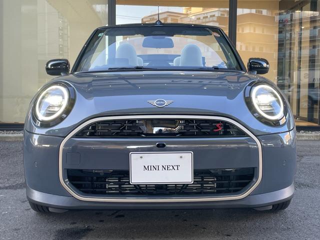 ＭＩＮＩ クーパーＳ　コンバーチブル　フェイバリット・トリム　【正規認定中古車】【全国正規ディーラー保証付／２年・走行距離無制限】弊社デモカー　ＪＣＷシート　ｈａｒｍａｎ／ｋａｒｄｏｎ　ステアリングホイール　運転席アクティブシート　アダプティブＬＥＤヘッドライト（29枚目）