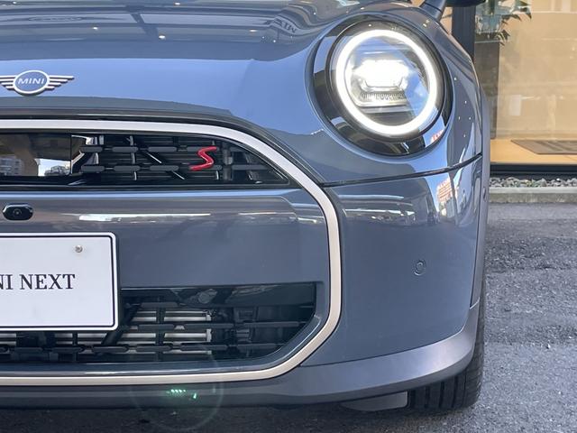 ＭＩＮＩ クーパーＳ　コンバーチブル　フェイバリット・トリム　【正規認定中古車】【全国正規ディーラー保証付／２年・走行距離無制限】弊社デモカー　ＪＣＷシート　ｈａｒｍａｎ／ｋａｒｄｏｎ　ステアリングホイール　運転席アクティブシート　アダプティブＬＥＤヘッドライト（30枚目）