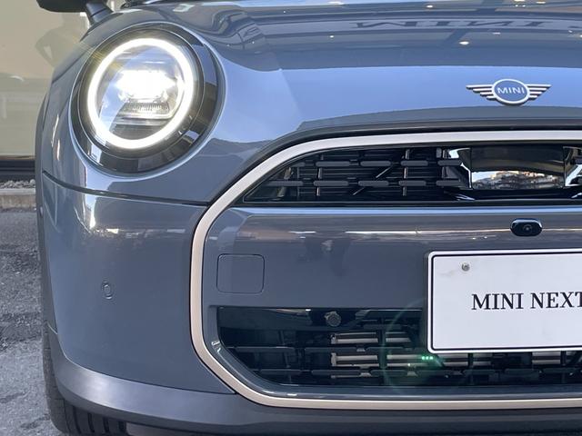 ＭＩＮＩ クーパーＳ　コンバーチブル　フェイバリット・トリム　【正規認定中古車】【全国正規ディーラー保証付／２年・走行距離無制限】弊社デモカー　ＪＣＷシート　ｈａｒｍａｎ／ｋａｒｄｏｎ　ステアリングホイール　運転席アクティブシート　アダプティブＬＥＤヘッドライト（31枚目）